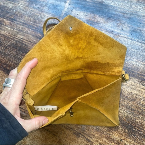 Free people genuine suede leather envelope style bag adjustable strap yellow - Picture 9 of 15